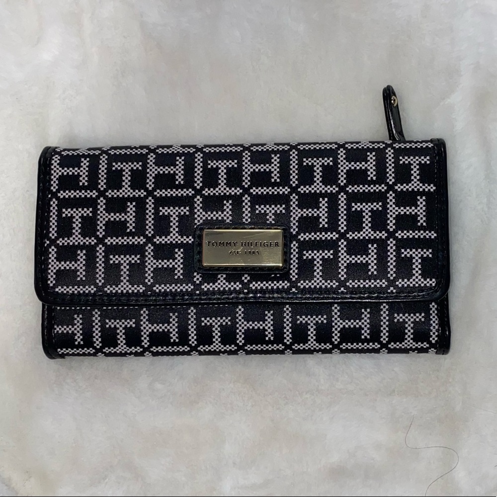 Like New Tommy Hilfiger Black and White Wa…